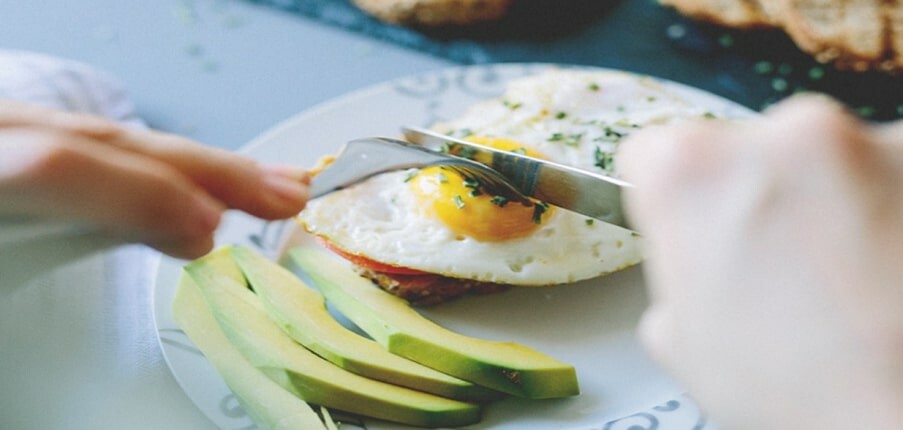 Mắc bệnh gút có thể ăn trứng không?