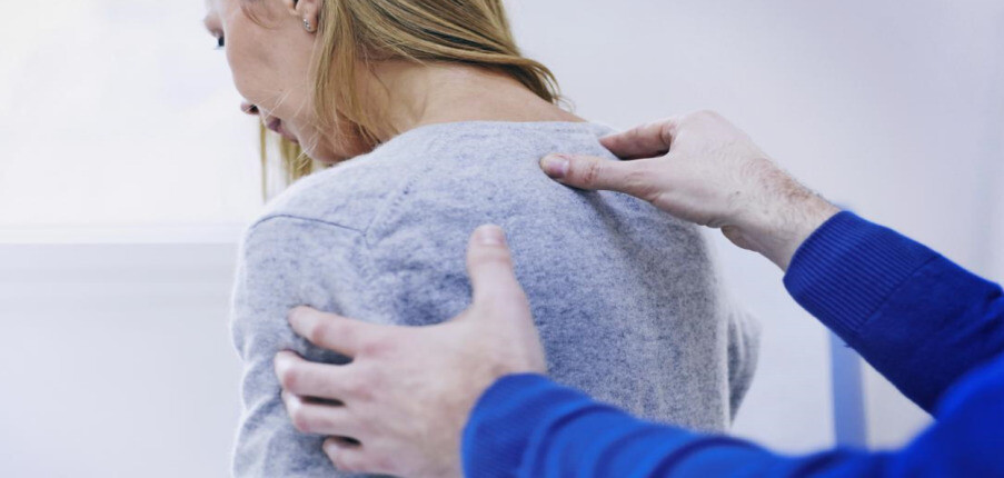 9 nguyên nhân phổ biến gây đau lưng trên và cách phòng tránh