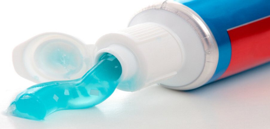 Kem đánh răng có tác dụng với mụn nhọt không? Rủi ro và các biện pháp thay thế