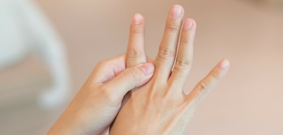 Tê ngón tay: Nguyên nhân và biện pháp điều trị