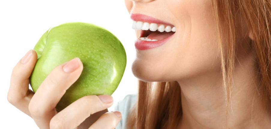 Tẩy trắng răng: Thực phẩm nên và không nên ăn sau khi tẩy trắng răng
