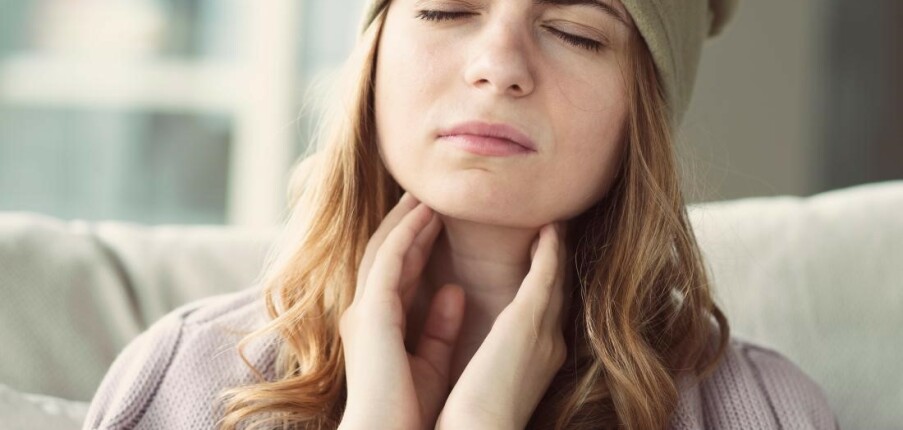 Nóng rát cổ họng: 9 nguyên nhân thường gặp và cách điều trị