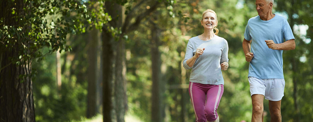 Duy trì hoạt động thể chất và duy trì trọng lượng cơ thể khỏe mạnh giúp phòng ngừa các bệnh đại tràng.(nguồn: elliottphysicaltherapy.com)