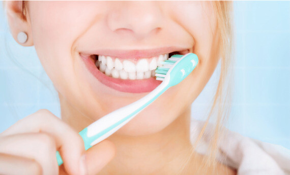 Đánh răng là phương pháp ngăn ngừa răng đổi màu 
