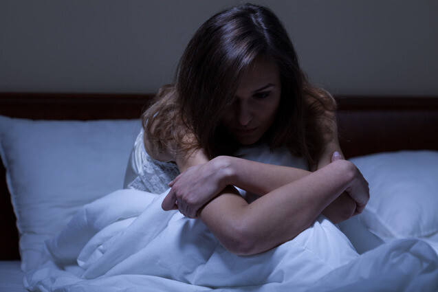 Thiếu ngủ có thể gây đau đầu. Nguồn ảnh: www.goodtherapy.org 
