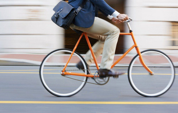 Nhiều câu hỏi thắc mắc liệu đi xe đạp của liên quan đến chứng rối loạn cương dương không, nguồn ảnh menshealth.com