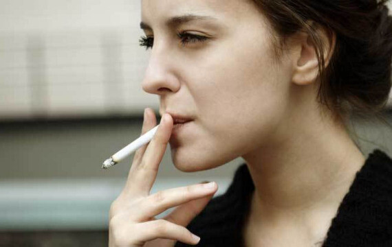 Lối sống không lành mạnh như hút thuốc ở phụ nữ làm tăng tỷ lệ thất bại của IVF. Nguồn ảnh: www.jeanhailes.org.au