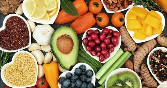 Chế độ ăn thuần chay cân bằng nên bao gồm hầu hết là các loại thực phẩm toàn phần, nguồn: https://www.quora.com