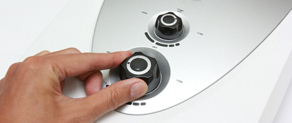 Điều chỉnh nhiệt độ bình nước nóng phù hợp là một cách ngăn ngừa bỏng nước sôi.  Nguồn ảnh: aristongroup.com.vn