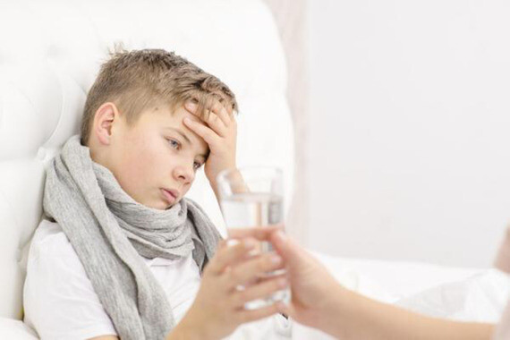 Buồn nôn có thể gây mất nước ở trẻ em, nguồn ảnh dripdrop.com