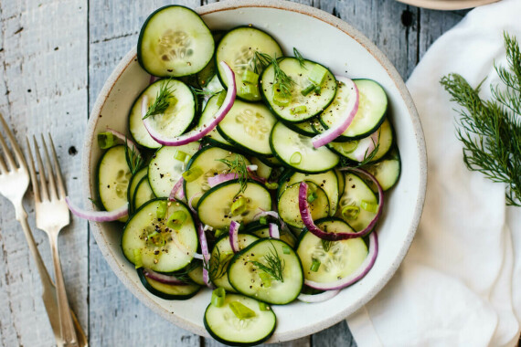 Dưa chuột là một thành phần phổ biến trong các món salad. Nguồn ảnh: Recipes.com 