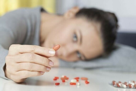 Nhiều người khi dùng Gabapentin có những thay đổi tâm trạng và hành vi tiêu cực, lo âu, mất ngủ.   Nguồn ảnh: Healthline