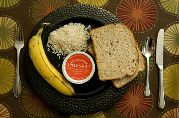 Chuối, gạo, nước sốt táo và bánh mì nướng là nền tảng của chế độ ăn BRAT. Nguồn ảnh:. gastritinform.ru