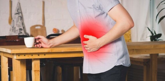 Đau bụng trong viêm loét dạ dày tá tràng thường là đau bụng thượng vị kèm theo cảm giác bỏng rát (nguồn ảnh: https://www.tennovawellness.com/)
