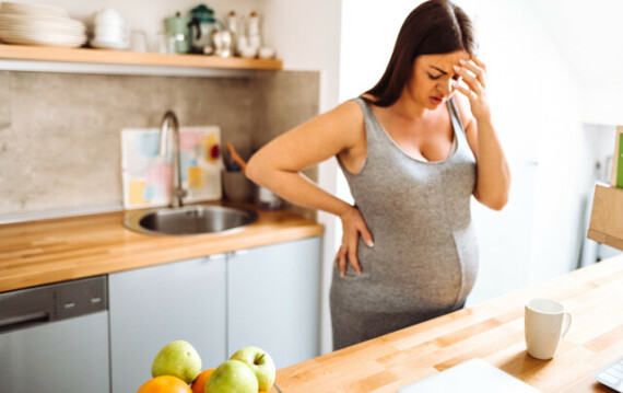 Headaches during pregnancyHình ảnh minh họa những thay đổi sinh lý xảy ra trong thai kỳ gây ra nhiều triệu chứng khác nhau có thể khiến bạn khó chịu (Nguồn ảnh từ Icloudhospital).