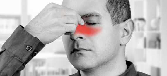 Viêm mũi xoang gây ra đau đầu vùng phía trước mặt ( nguồn ảnh: https://www.sudafed.com/)