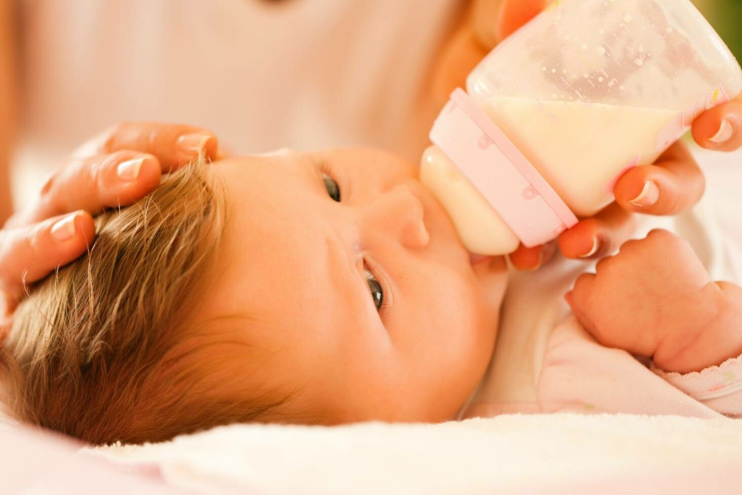 Nhu cầu bú sữa của trẻ sơ sinh. Nguồn: stuff.co.nz