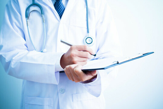 Các bác sĩ sẽ yêu cầu bạn trả lời bảng câu hỏi và thực hiện nhiều phương pháp kiểm tra. (nguồn: expatica.com)