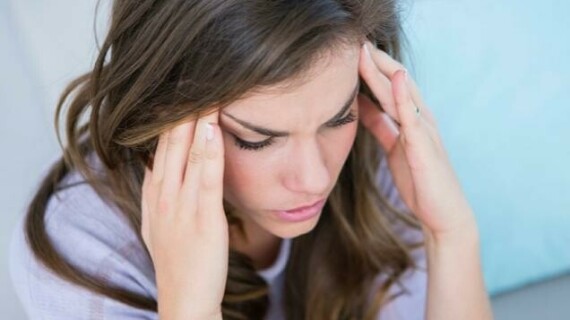 Đau đầu có thể là một triệu chứng do bệnh zona thần kinh gây ra. Nguồn ảnh novanthealth.org