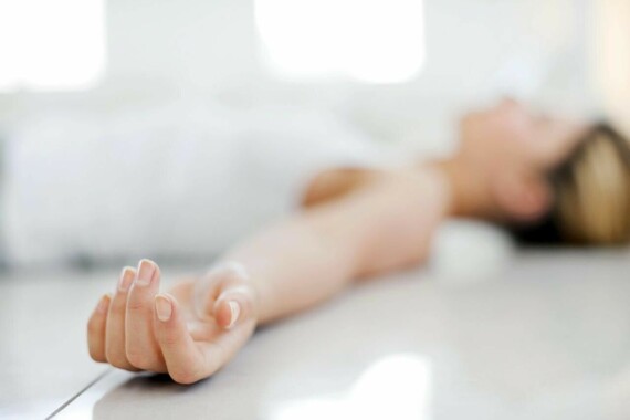 Thư giãn tiến bộ là một phương pháp luyện tập nhằm giảm căng thẳng và thư giãn cơ thể. Nguồn ảnh: verywellmind.com