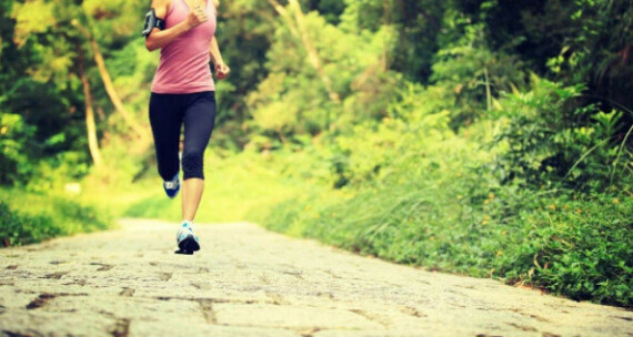 Tập thể dục giúp cho người bệnh thoải mái hơn, giảm thiểu căng thẳng về bệnh lý. Nguồn ảnh: isolatorfitness.com 