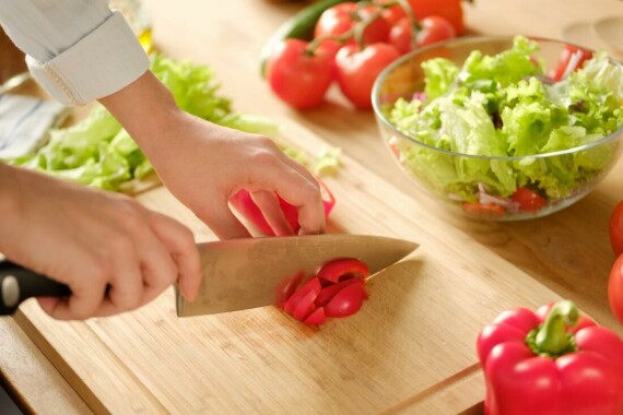 Chế độ ăn lành mạnh giúp ngăn ngừa tăng cholesterol máu (Nguồn ảnh: Pinterest)