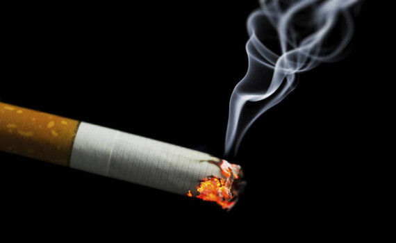 Hút thuốc lá cũng là nguyên nhân gây tăng hồng cầu. Nguồn ảnh: www.katherinetimes.com.au