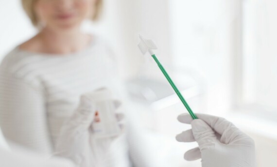 Phụ nữ trong độ tuổi 21-25 nên đi xét nghiệm HPV nếu họ có kết quả xét nghiệm Pap bất thường. Nguồn ảnh: www.npr.org