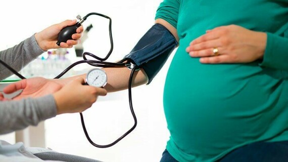 Kiếm tra huyết áp ở phụ nữ có thai là việc cần thiết. Nguồn ảnh: everydayhealth.com