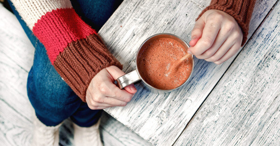 Một số loại thực phẩm như cà phê, sô cô la có thể là tác nhân kích hoạt cơn đau nửa đầu. (nguồn: healthline.com)