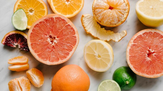 Axit citric có nhiều trong trái cây họ cam quýt (nguồn ảnh: everydayhealth.com)