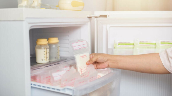Có nhiều lý do để mẹ phải bảo quản sữa trong tủ lạnh