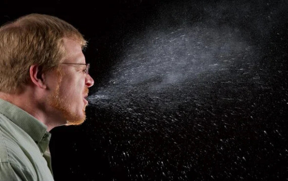 Bệnh phong lây lan qua tiếp xúc với chất tiết niêm mạc của người bị bệnh khi hắt hơi hoặc ho. (nguồn: scientificamerican.com)