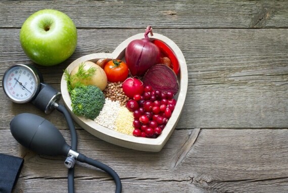 Bằng cách giảm nồng cholesterol máu, chế độ ăn kiêng keto có thể giúp bạn giảm nguy cơ mắc bệnh tim mạch. Nguồn ảnh: Thejakartapost.com 