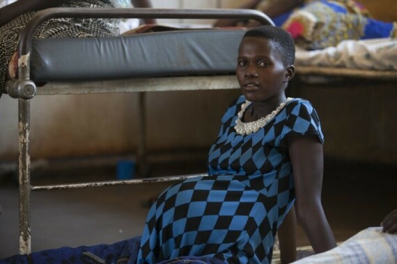 Phụ nữ mang thai và trẻ nhỏ dễ gặp nguy hiểm khi bị sốt rét. Nguồn: mmv.org