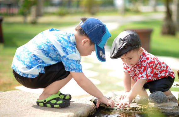 Trẻ em là đối tượng có nguy cơ cao nhiễm giun đũa. Nguồn: Kidspot NZ