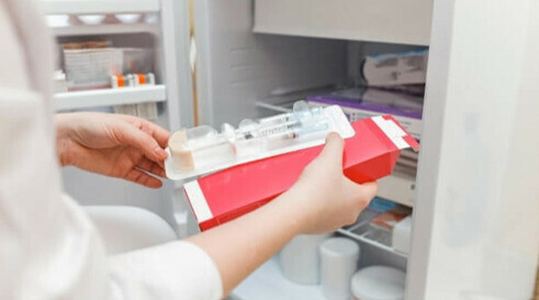 (Chú ý bảo quản thuốc gọn gàng ở riêng một chỗ trong ngăn mát tủ lạnh - Nguồn ảnh: K2 Scientific)