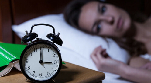 Melatonin giúp điều trị ngắn hạn các vấn đề về giấc ngủ như mất ngủ (nguồn ảnh: endurelite.com)
