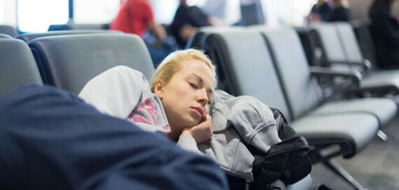 Thuốc ngủ có thể được bác sĩ kê đơn để điều trị chứng mất ngủ hoặc rối loạn giấc ngủ theo nhịp sinh học như hội chứng jet lag (nguồn ảnh: sleepmedcenter.com)