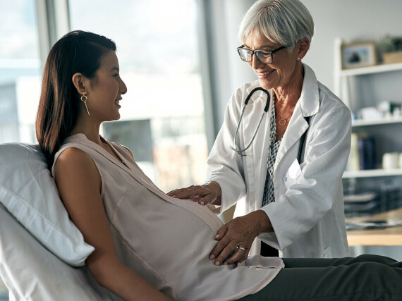 Hãy cân nhắc khám bác sĩ nếu triệu chứng của bạn trở lên trầm trọng hoặc kéo dài. Nguồn: babycenter.com.