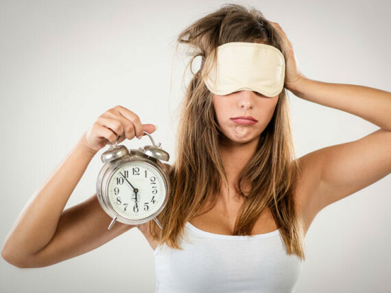 Khi bị căng thẳng, bạn có thể gặp tình trạng rối loạn giấc ngủ, nguồn ảnh healthline.com