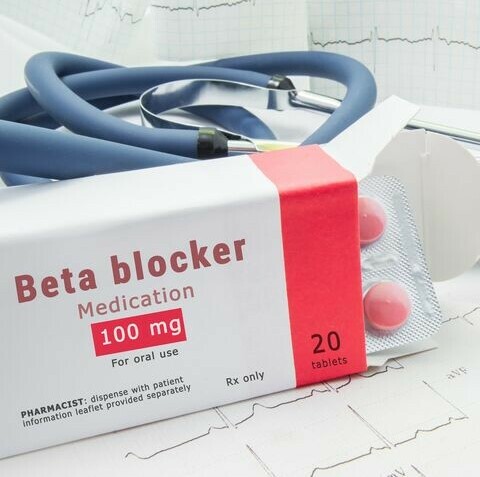 Thuốc chặn beta giao cảm là một loại thuốc phổ biến trong điều trị tăng huyết áp. Nguồn ảnh: definitivehc.com