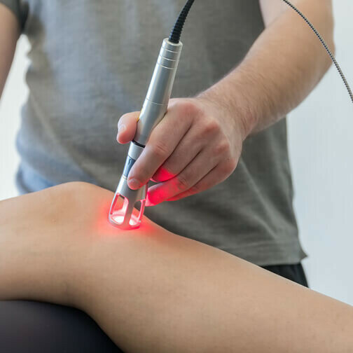 Ánh sáng laser có bước song cao có thể phá hủy cấu trúc mụn cóc – Nguồn ảnh: doughlaschiropractise.com