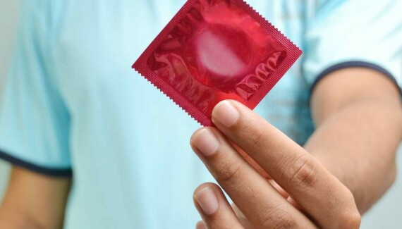Sử dụng bao cao su đúng cách giúp bảo vệ bạn khỏi các bệnh lây truyền qua đường tình dục.   (Nguồn ảnh medicalnewstoday.com)