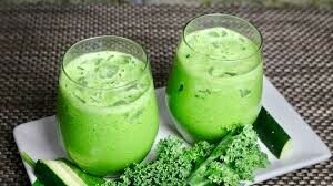 Smoothies cải xoăn và rau chân vịt rất tốt cho triệu chứng trào ngược. Nguồn ảnh: manjulaskitchen.com