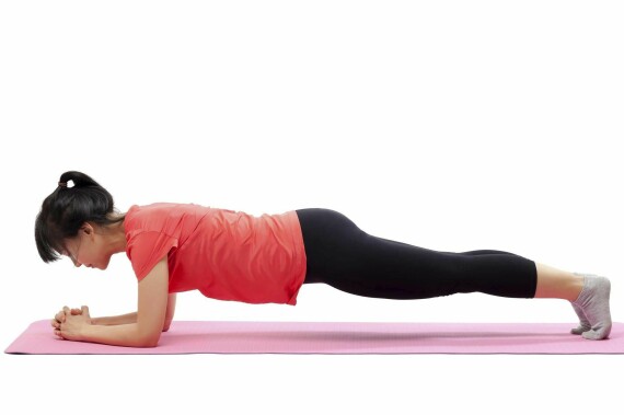 Hình ảnh tư thế của bài tập plank. Nguồn ảnh : womenfitness.net