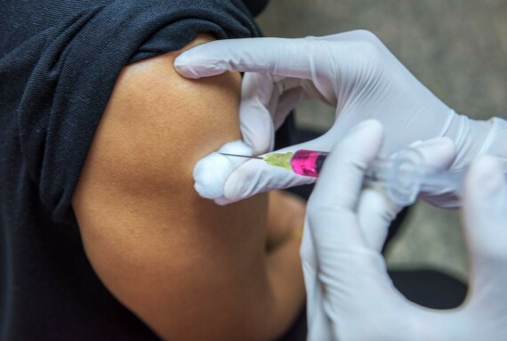Tiêm phòng vaccin (nguồn: https://www.medicalnewstoday.com)