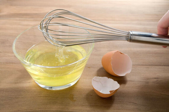 Lòng trắng trứng có nguy cơ gây nhiễm trùng nếu bôi lên vết bỏng  Nguồn ảnh: dongyvietnam.org