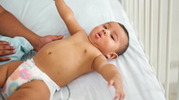 Virus hợp bào hô hấp (Respiratory syncytial virus – RSV) là nguyên nhân phổ biến nhất gây viêm đường hô hấp ở trẻ nhỏ. Nguồn ảnh: Healthline.com