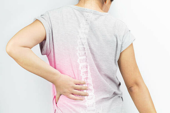 Thiếu canxi có thể gây loãng xương, dễ gãy xương Nguồn: iStock